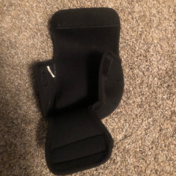 Shimano Neoprene Spinning Reel Cover - Picture 2 of 3